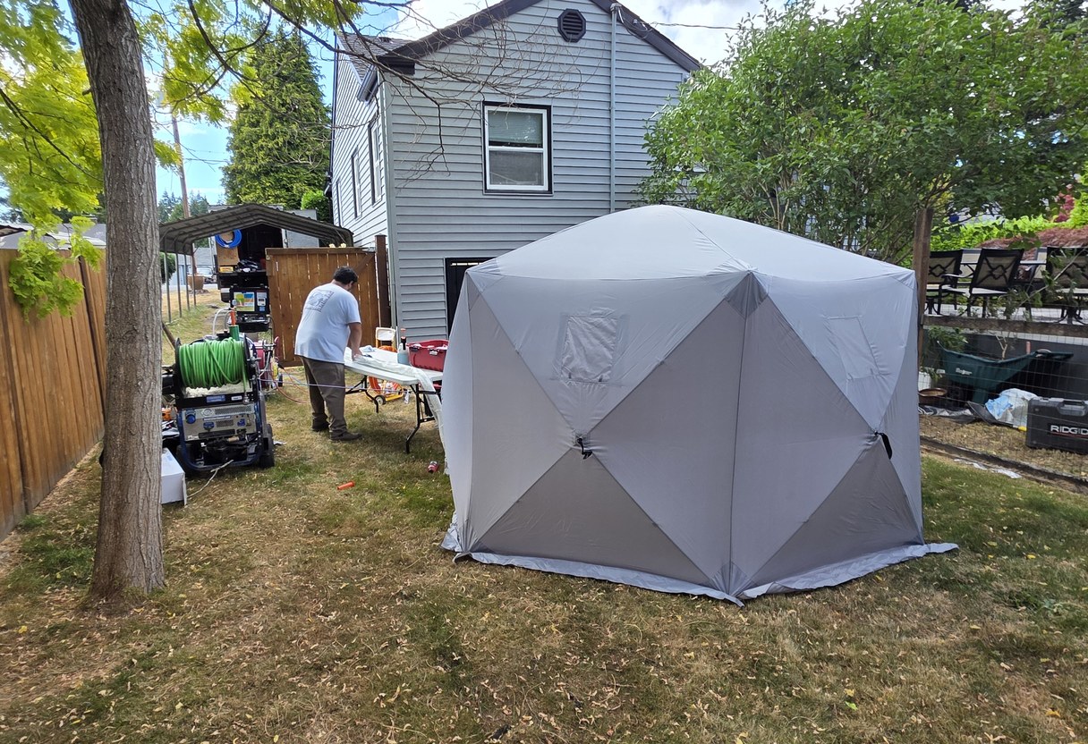 Danika crew set up over a side sewer access in a back garden